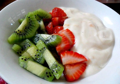 Delicious plate with fruit and yogurt