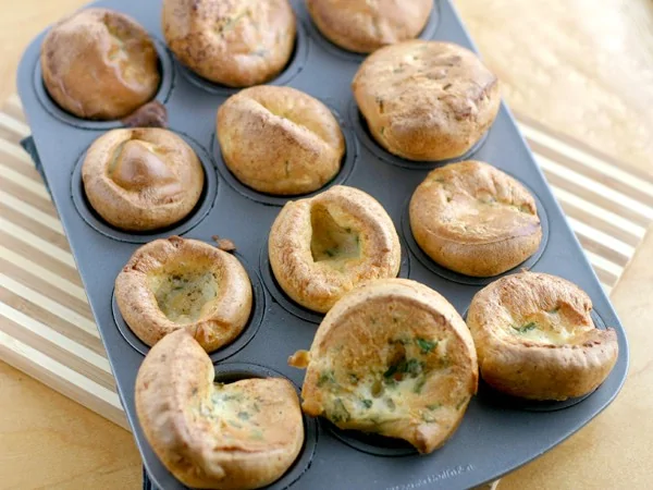 Baked parsley mini-popovers