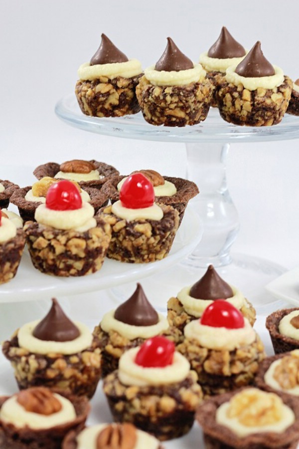 Chocolate cookie cups