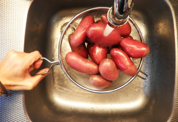 pic of washing red potatoes