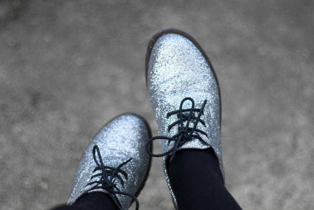 Diy glitter shoes