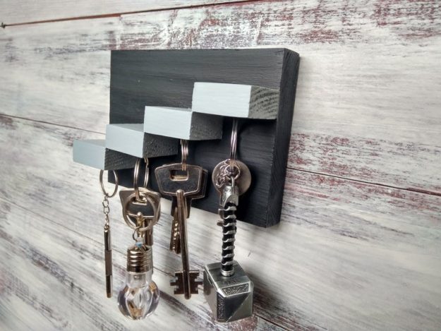 Key holder with magnets