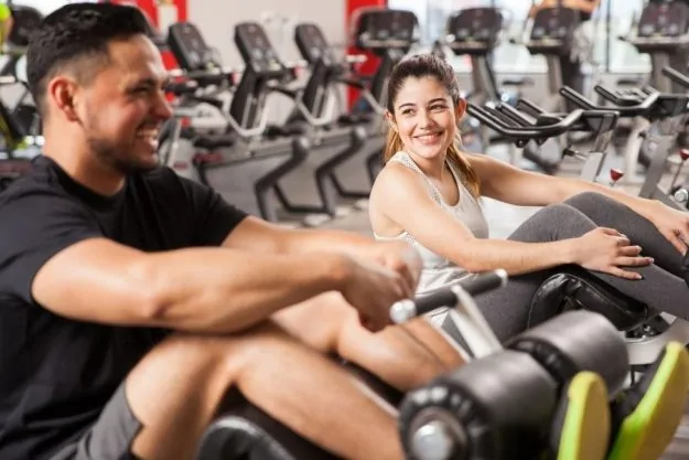 How to flirt with a guy at the gym