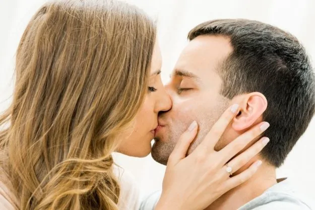 closed mouth kiss or kiss on the lips