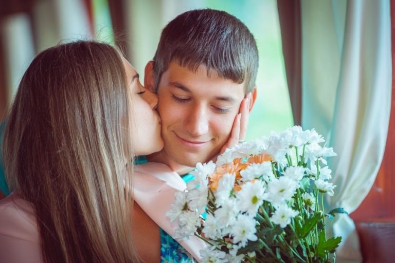 Will My Boyfriend Propose? Signs He's Going to Pop the Question