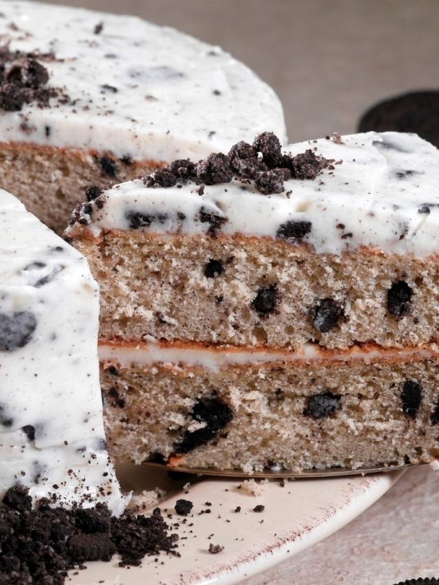 Easy Dessert Recipes: Chocolate Oreo Crumb Cake