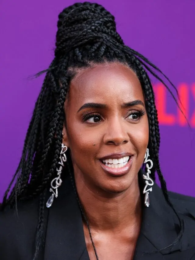 Kelly Rowland Disappoints Fans By Defending Chris Brown At AMAs 2022