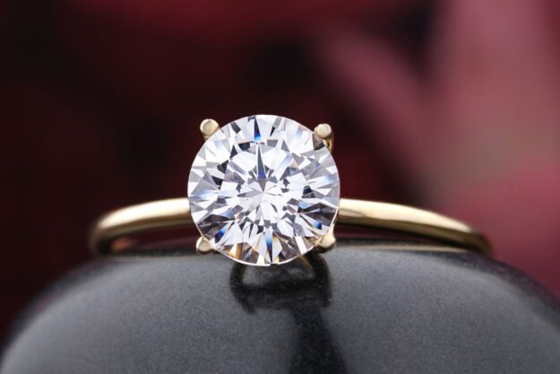 28k diamond ring switched by woman for cheaper one