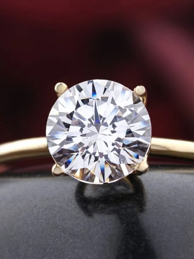 Woman Swaps Out A $28,000 Ring For A Cheap One At Costco