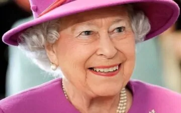 cropped-Queen-Elizabeth-II-and-Donald-Trump.jpg