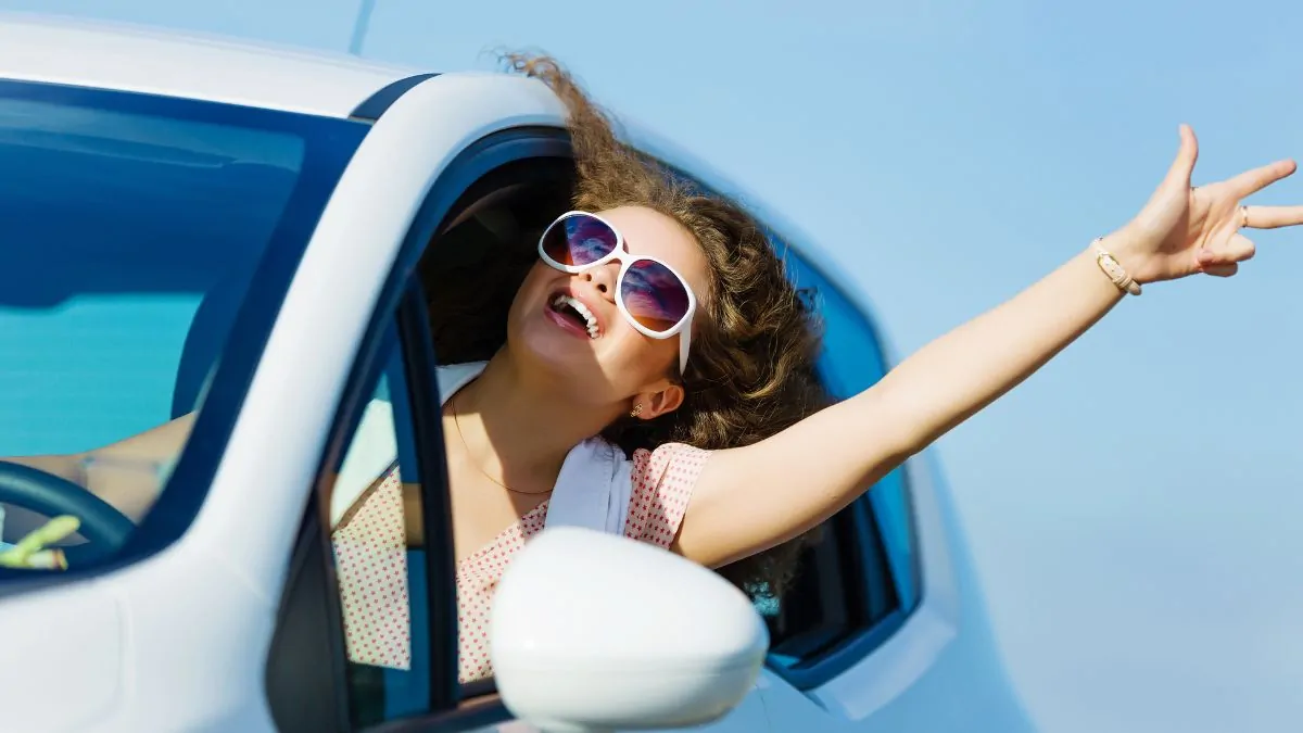 Woman in a car 1200x675 1