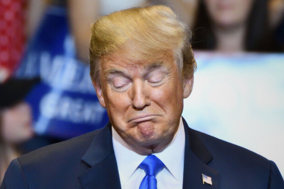 Trump closed eyes