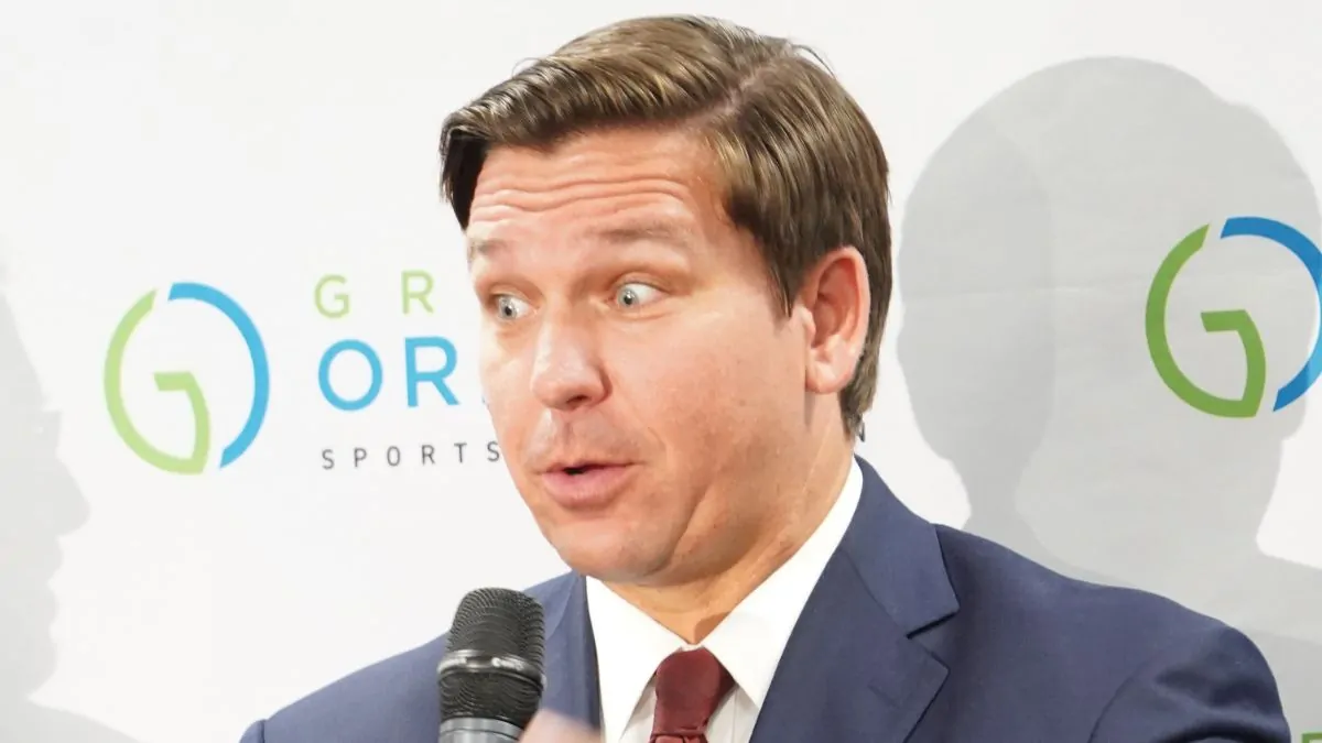ron desantis GHJSH23547 DFJ256