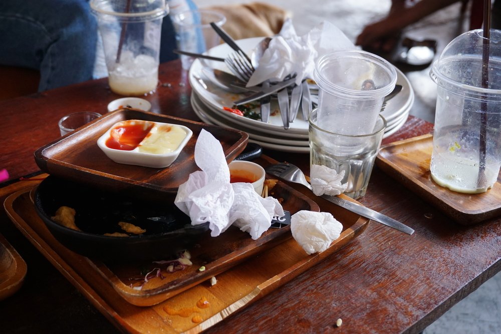 Waitress Shows How Boomers vs. Gen Z'ers Differ When Leaving Restaurant Tables, Sparking Online Debate 2 shutterstock 635336441