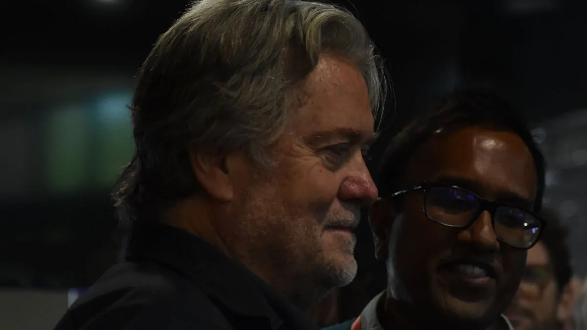 d0f9g8f098g0 bannon sd098098